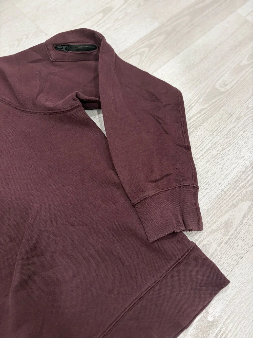 Nike Men’s Crewneck Sweatshirt in Dark Maroon with Orange Swoosh SIZE M